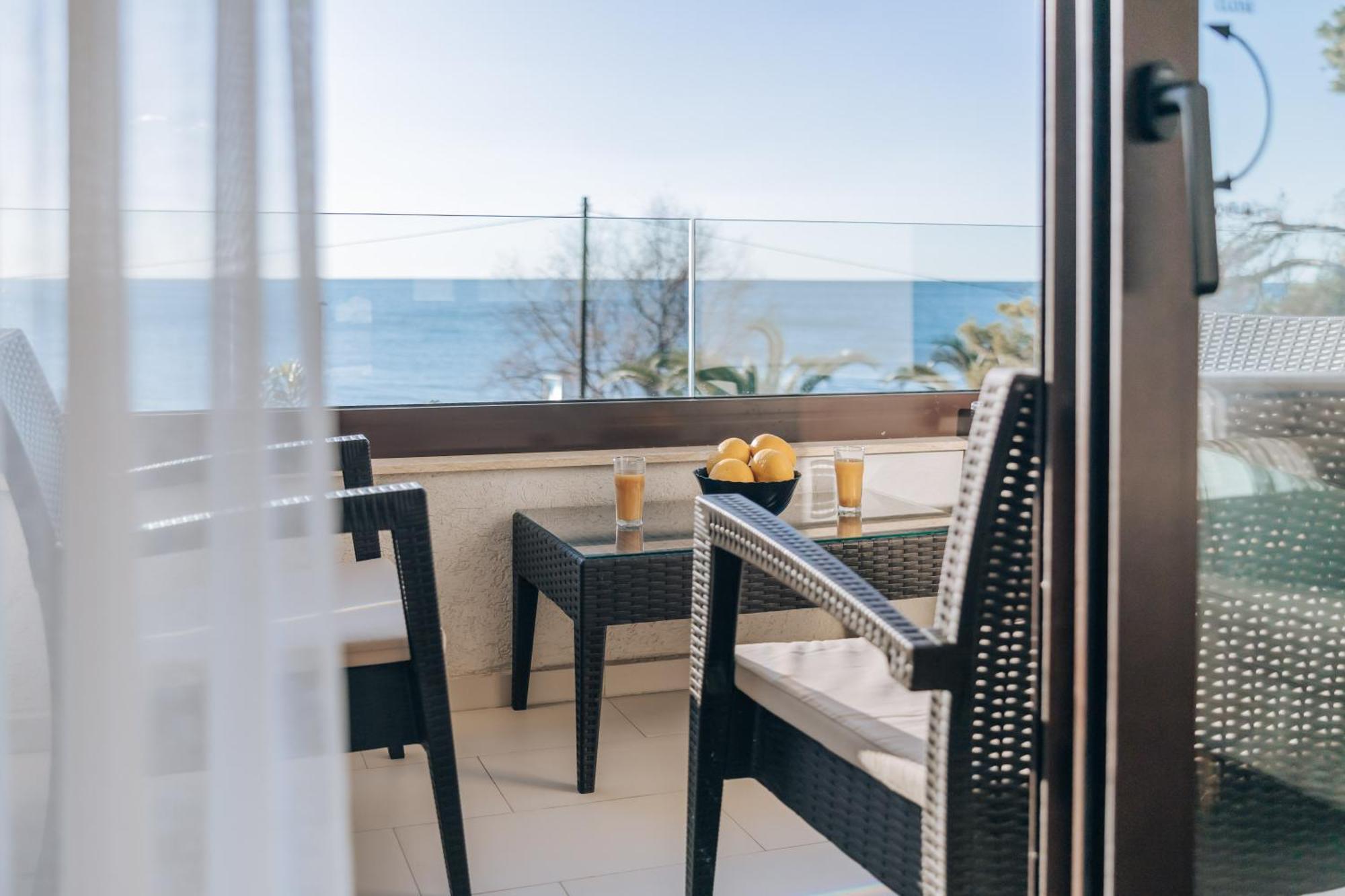 Apartments Kuce Lekovica Beach & Snack Bar- Bistro Værelse billede