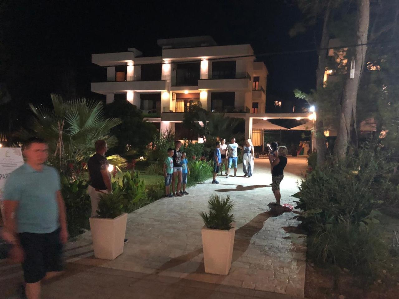 Apartments Kuce Lekovica Beach & Snack Bar- Bistro Eksteriør billede